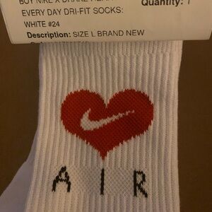 Nike Everyday Dri-Fit Socks - White with Red Heart